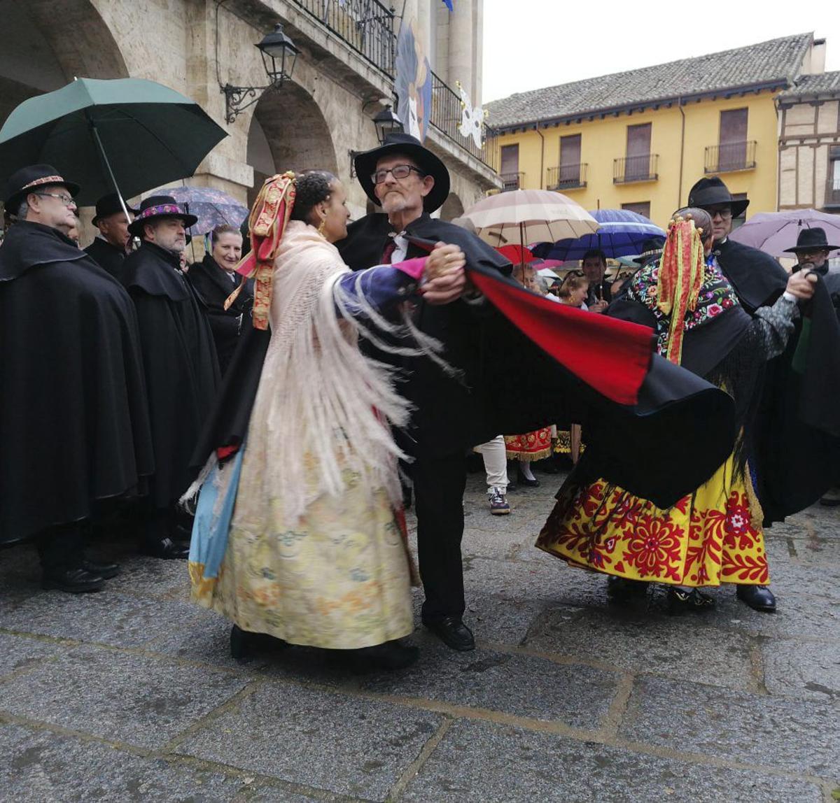 Varios grupos de disfraces en los desfiles de Carnaval del pasado año, en la ciudad de Toro.