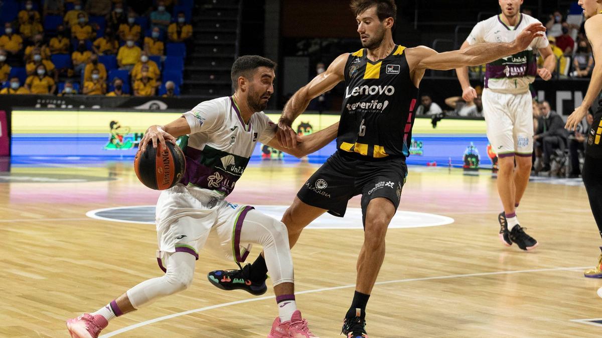 Un partido del Unicaja contra el Tenerife.