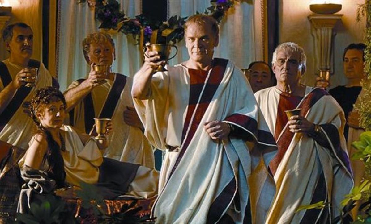 Lluís Homar i Pepe Sancho (a la dreta, a la imatge), en una escena de la sèrie d’A-3 ’Imperium’. Lluís Homar i Pepe Sancho (a la dreta, a la imatge), en una escena de la sèrie d’A-3 ’Imperium’.