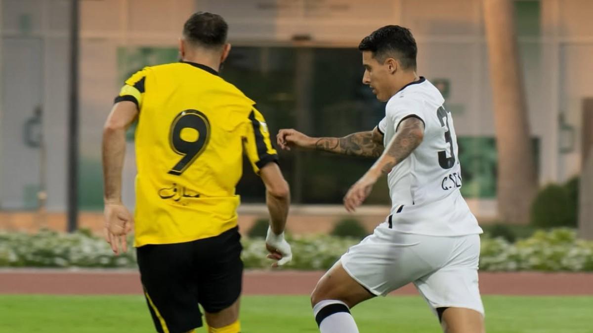 Cristian Tello, ante Karim Benzema