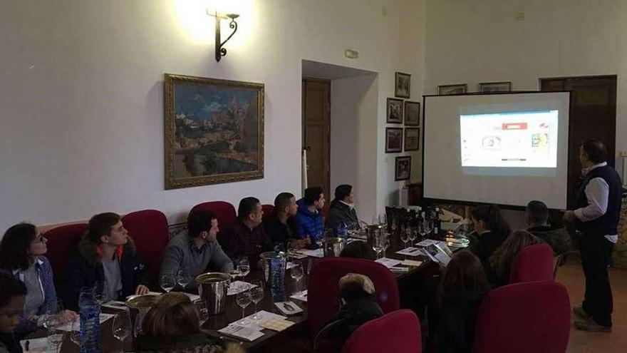 Sumilleres de Burgos descubren los vinos de la DO