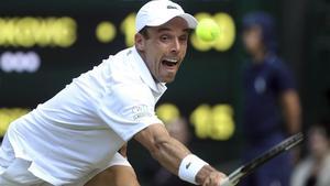 rpaniagua49040090 spain s roberto bautista agut returns to serbia s novak djok190712164935