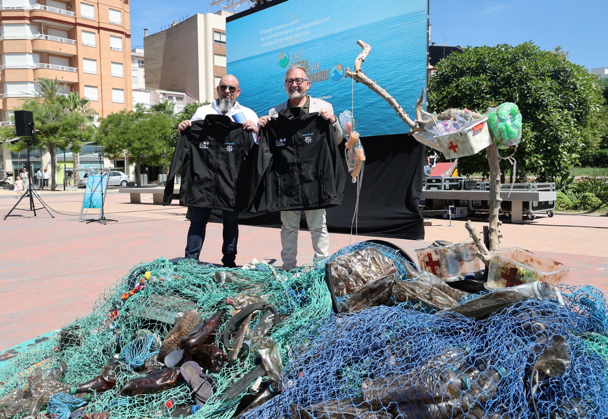 Campaña de concienciación sobre residuos marinos en el Grau