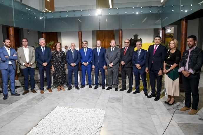 23-10-19 LAS PALMAS DE GRAN CANARIA. CASASA CONSISTORIALES. LAS PALMAS DE GRAN CANARIA. Exposición 40 años de Guaguas Municipales. Fotos: Juan Castro.  | 23/10/2019 | Fotógrafo: Juan Carlos Castro