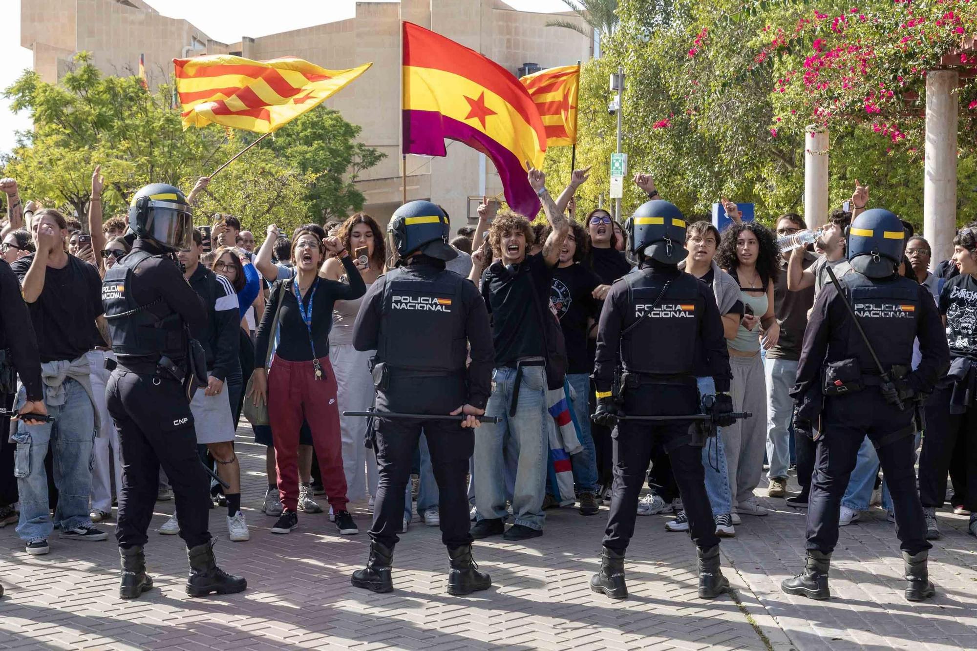 Tensión en la Universidad de Alicante por la visita de Vito Quiles