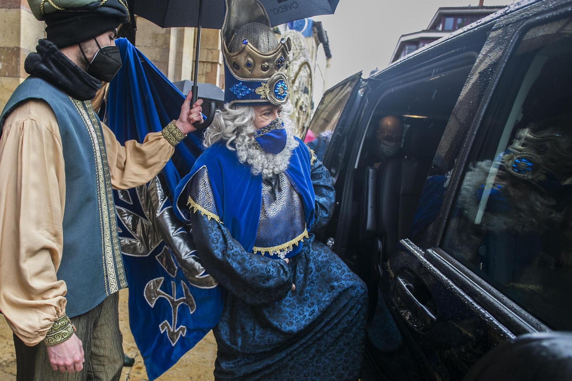 Los Reyes Magos visitan a los niños de Oviedo