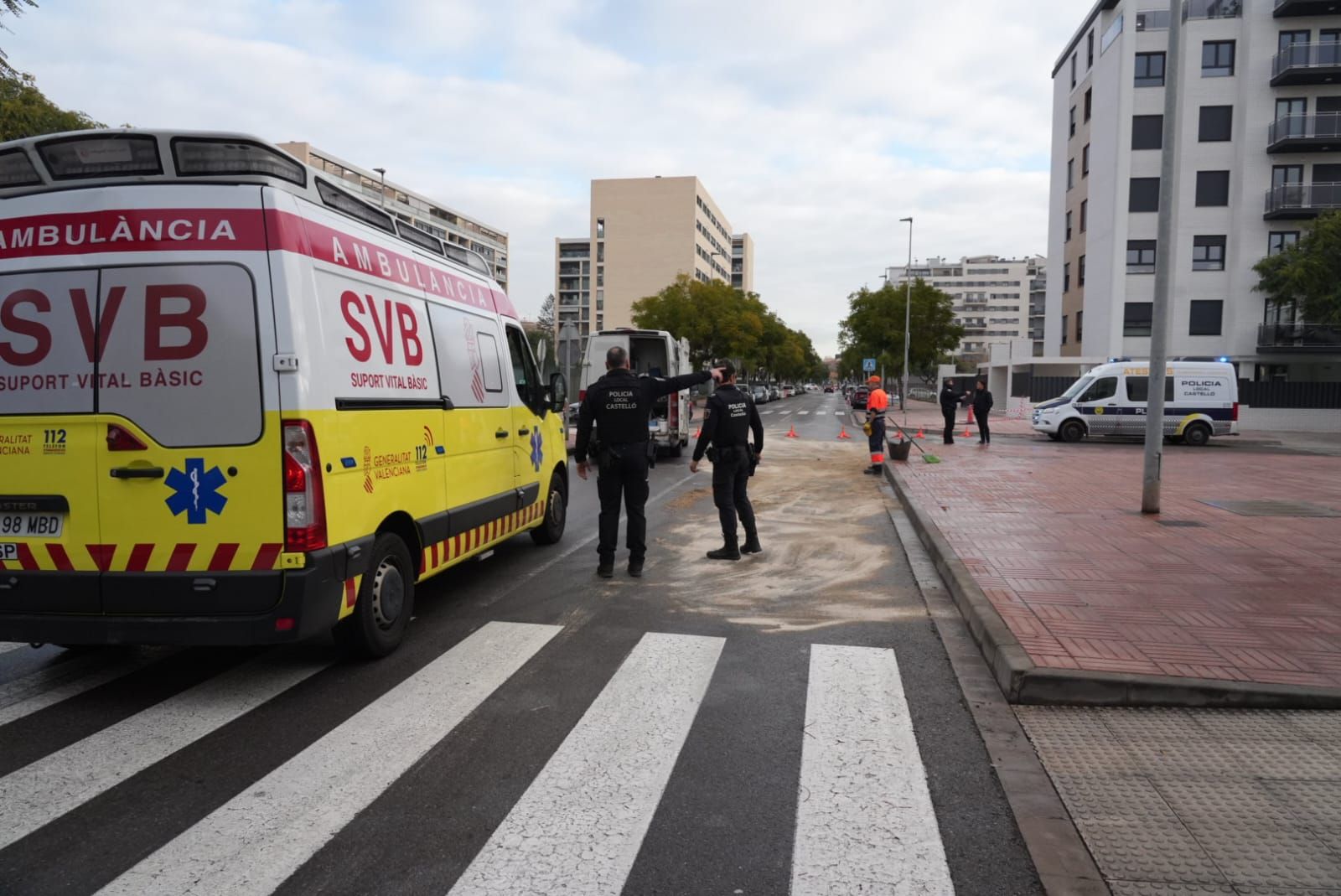 Accidente entre dos turismos y un patinete en Castellón