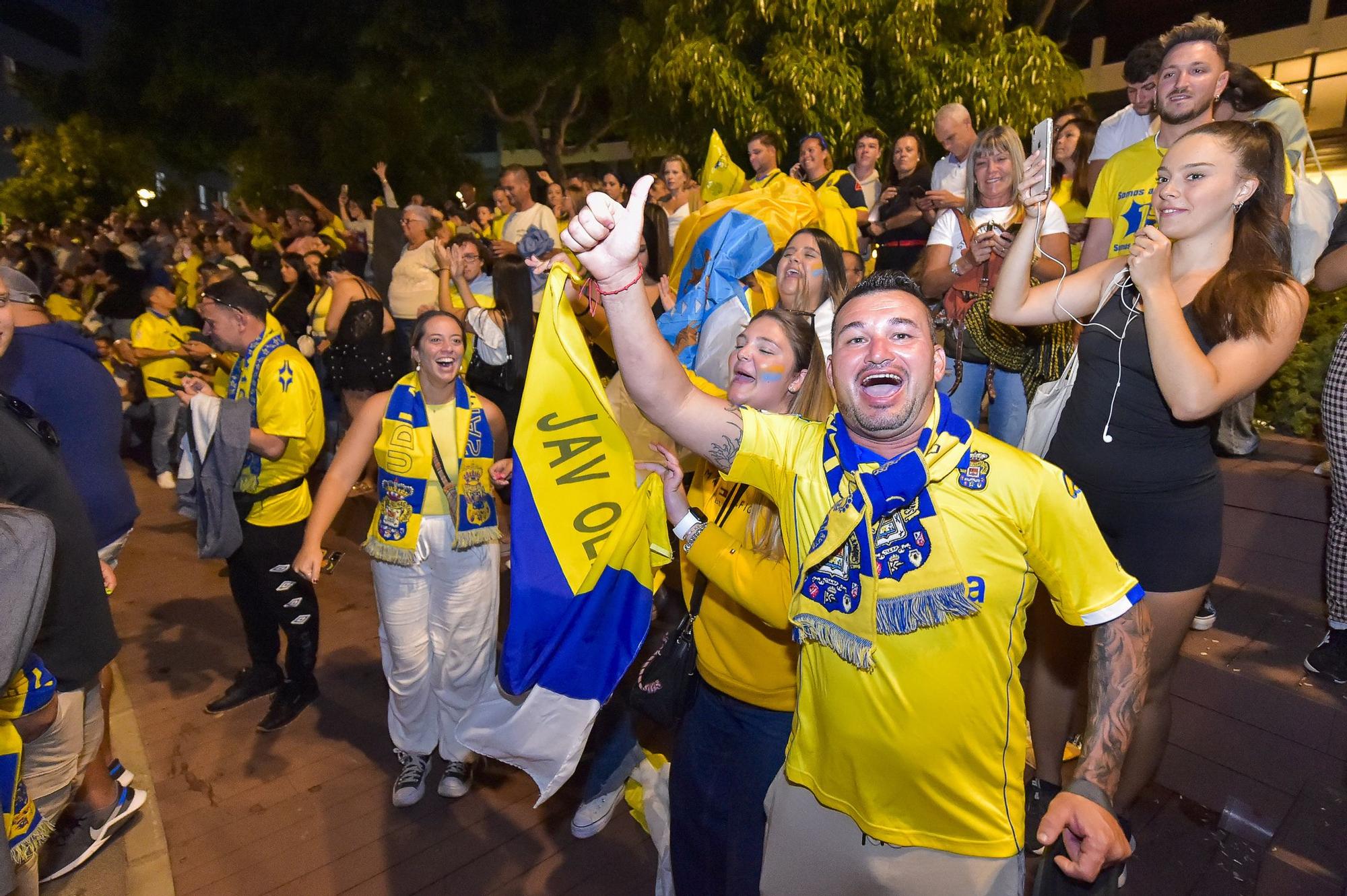 Celebración del ascenso en las terrazas de la Plaza de España