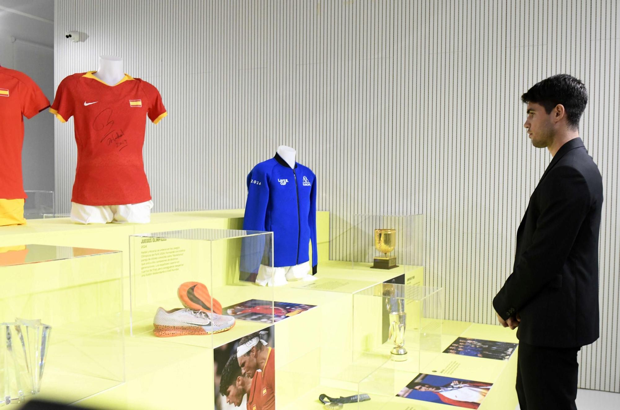 Así ha sido la inauguración de la exposición de Carlos Alcaraz en la Cárcel Vieja de Murcia