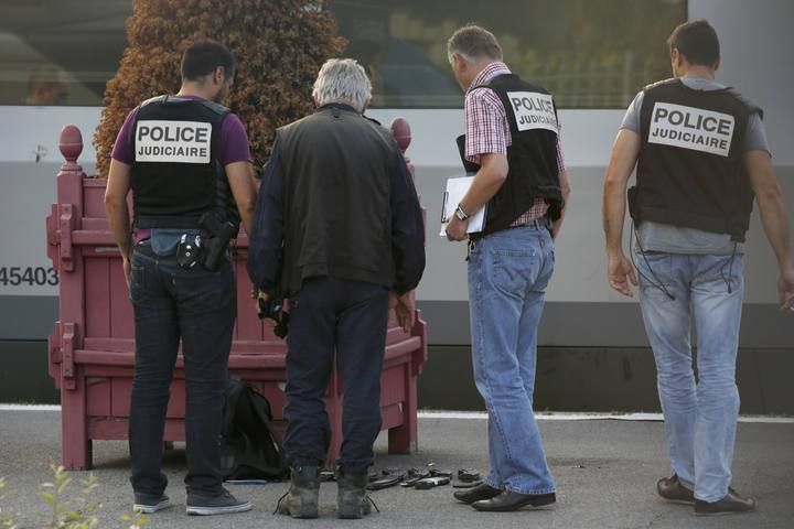 Tres personas han resultado heridas como consecuencia de un incidente en el que un hombre ha llegado a abrir fuego con un kalashnikov en el interior de un tren de alta velocidad que conecta Ámsterdam con París.