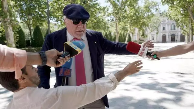 "Váyase a tomar por culo": Villarejo estalla contra la prensa al ser preguntado por Leire Díez