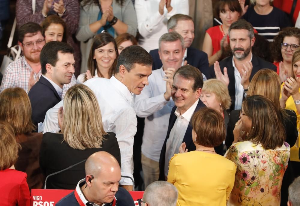 El presidente del Gobierno en funciones, Pedro Sánchez, ha replicado al líder de Ciudadanos, Albert Rivera, que no pide su apoyo y "mucho menos de un partido que pacta con la ultraderecha".