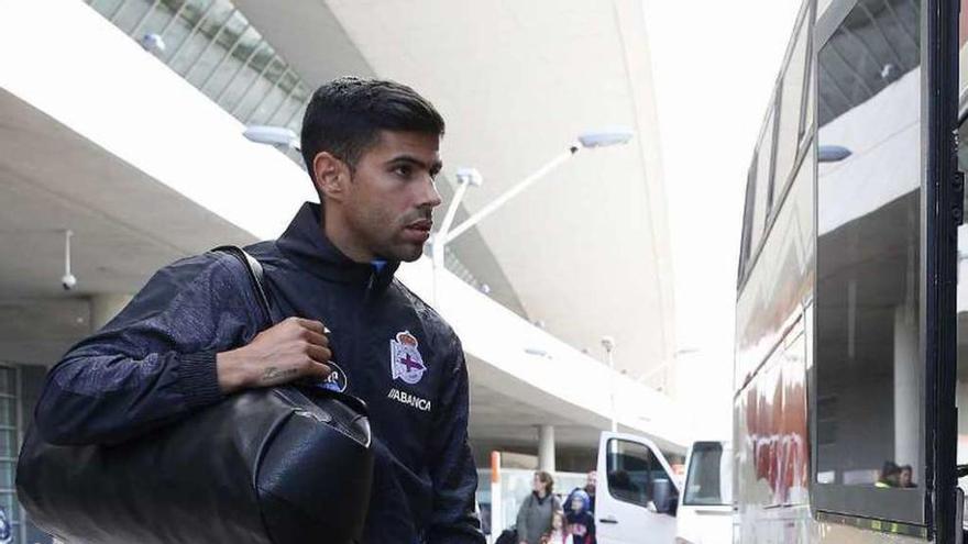 Juanfran, en la llegada del equipo a Uruguay la semana pasada.