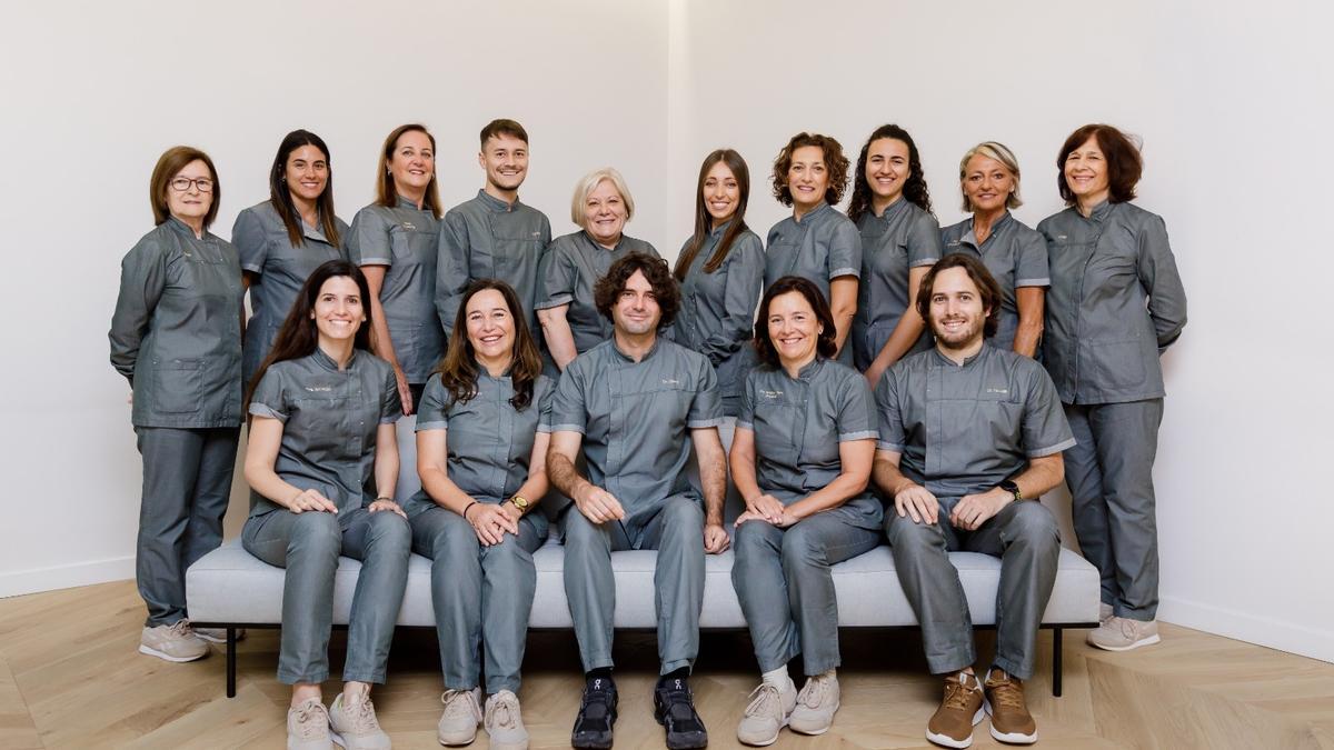 Profesionalidad y formación constante caracterizan al equipo de la Clínica Dental Fernández Ybarra.