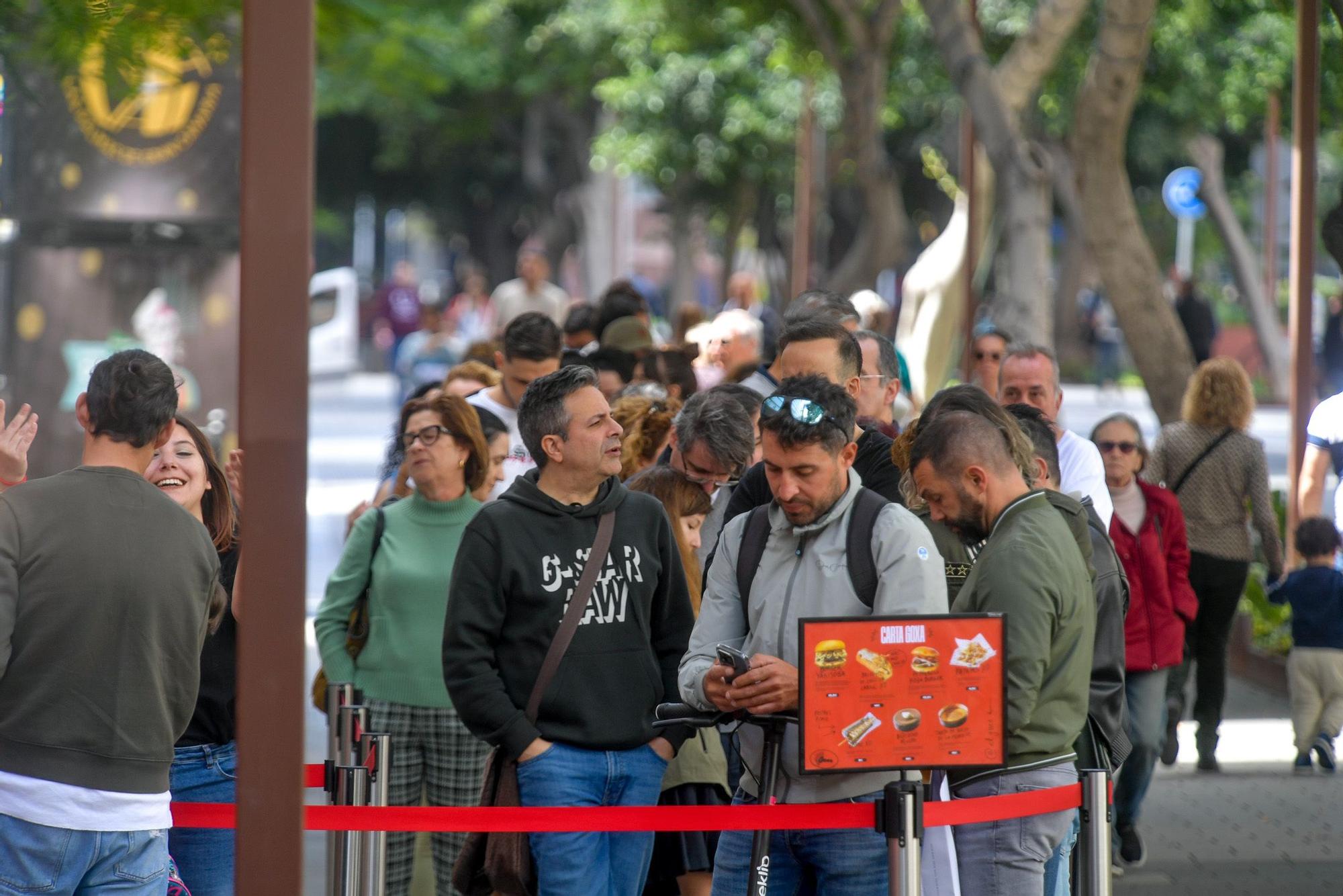 Colas en el GoXo en Mesa y López