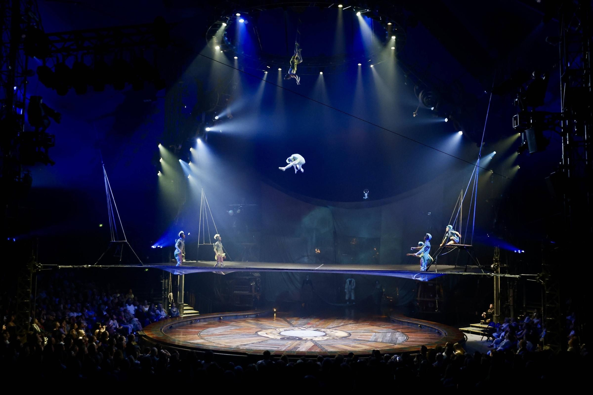 EN IMÁGENES: Acrobacias de todos los colores en el Circo del Sol, se estreno en Gijón