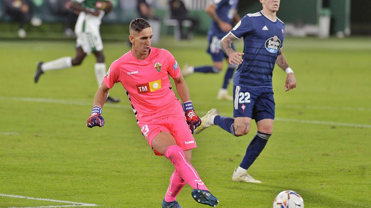 Edgar Badia, durante el último partido que disputó el Elche contra el Celta en el Martínez Valero.