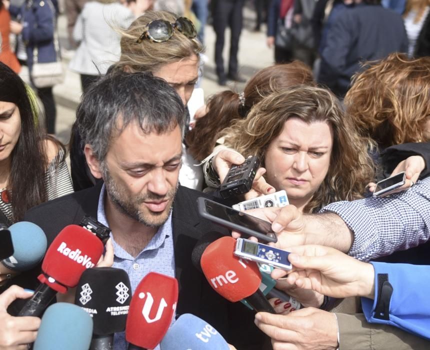 Minuto de silencio por el niño de A Coruña muerto