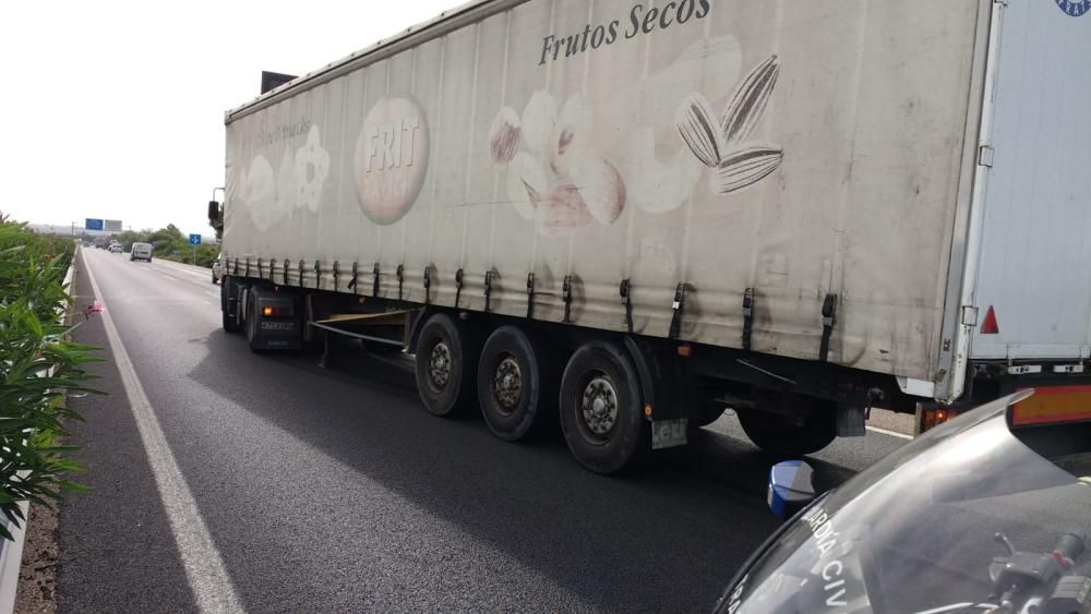 Gran atasco en la autopista de Llucmajor por un camión averiado