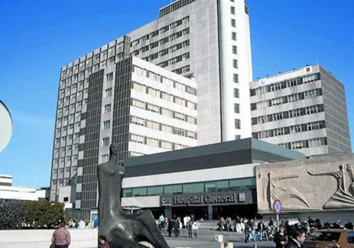 Entrada principal de l’Hospital de la Paz de Madrid, on dissabte passat va ser intervingut Tueya.