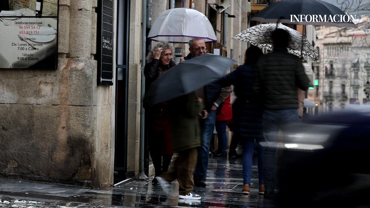 Jornada de lluvia intensa en Alcoy en imágenes de archivo.