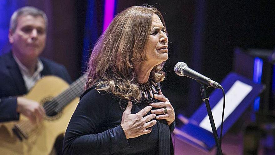 Margarida Soeiro y el sonido del fado conquistan al Auditorio