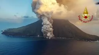 Elevadas las alertas de los volcanes italianos Etna y Estrómboli