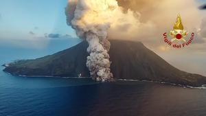 Alerta máxima en Italia por la erupción del volcán Estrómboli