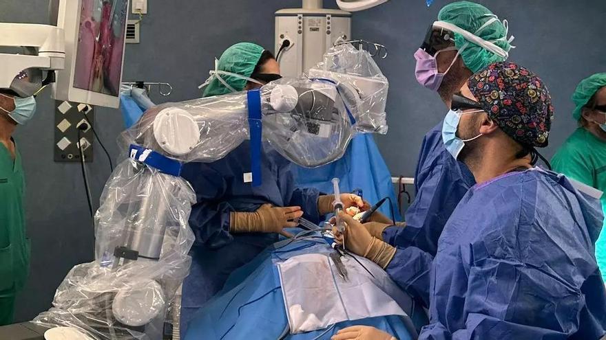 Operación pionera de un tumor en el Hospital deTorrevieja con tecnología 3D