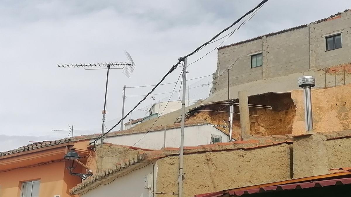 Zona superior de la calle en la que se han registrado desprendimientos de terreno