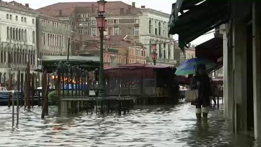 Venecia se inunda en su habitual 'acqua alta'