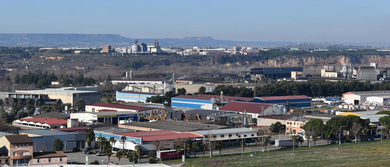 Monzón está muy bien situada y conectada por carretera y ferrocarril.