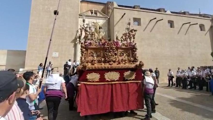 Arranca la procesión del Resucitado en Badajoz.