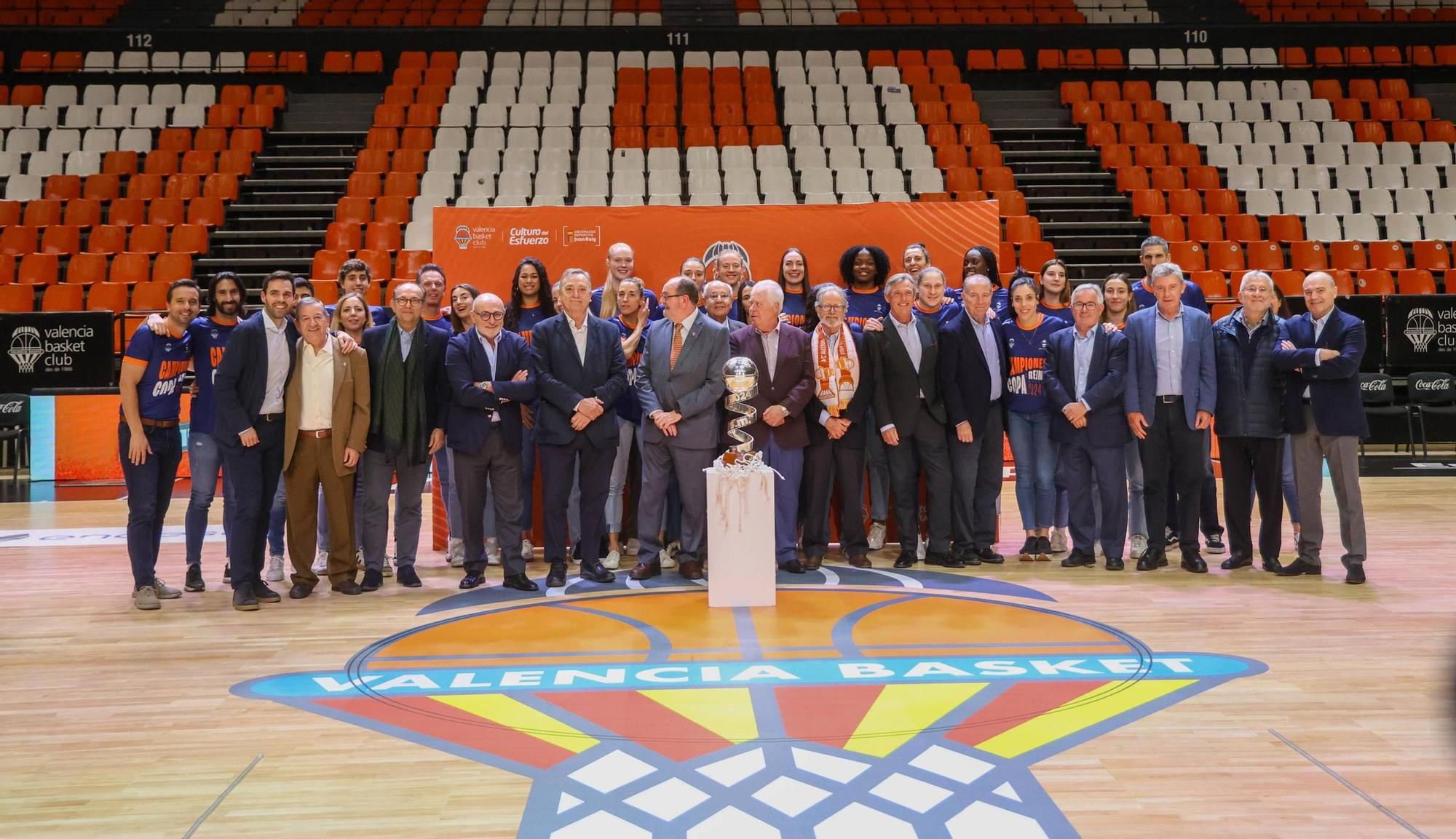 La fiesta llegó a la Fonteta: Así celebraron la Copa de la Reina