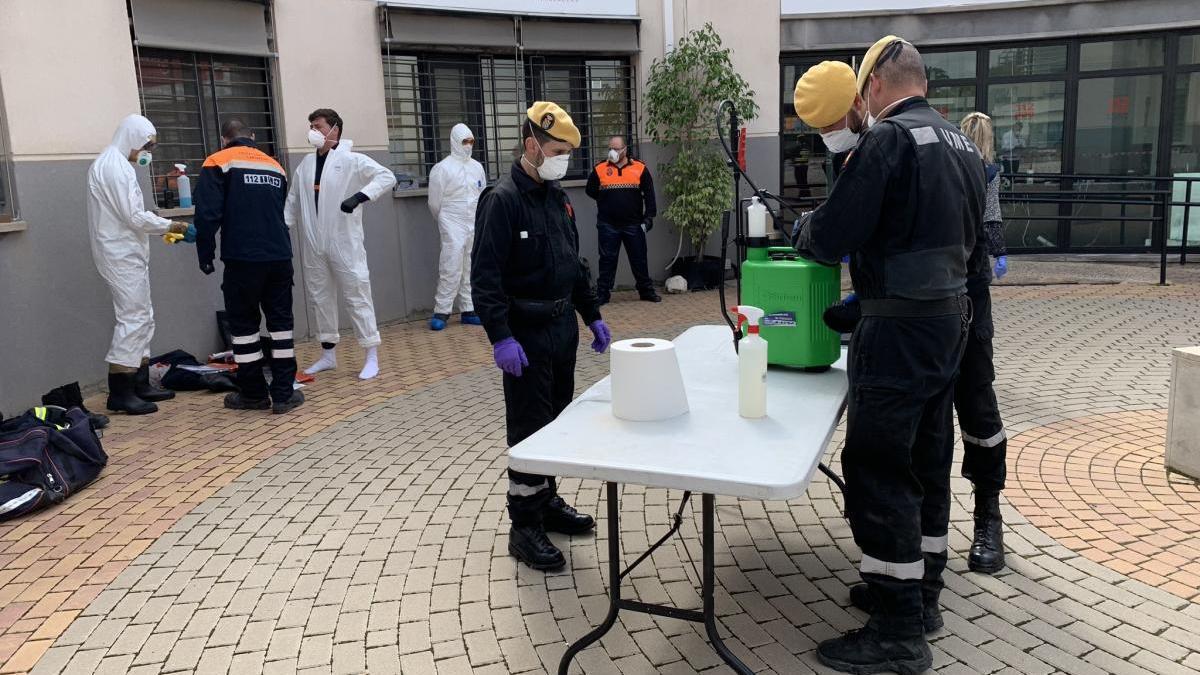 La UME forma a bomberos, Protección Civil y brigadas forestales en desinfección de espacios públicos