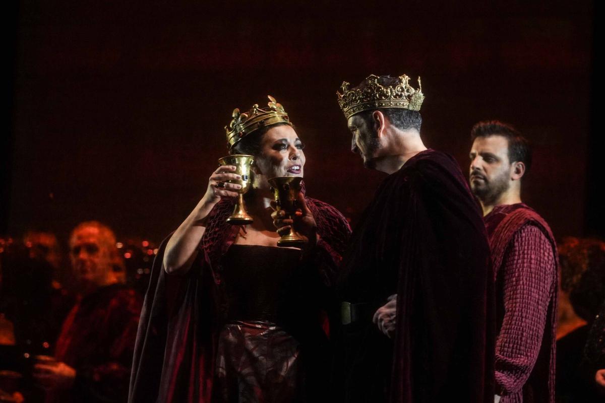 Córdoba estrena 'Macbeth' con ovación y lleno en el Gran Teatro