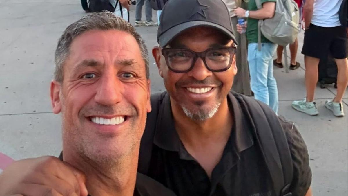 Capdevila y Marcos Senna, rumbo a los Estados Unidos.