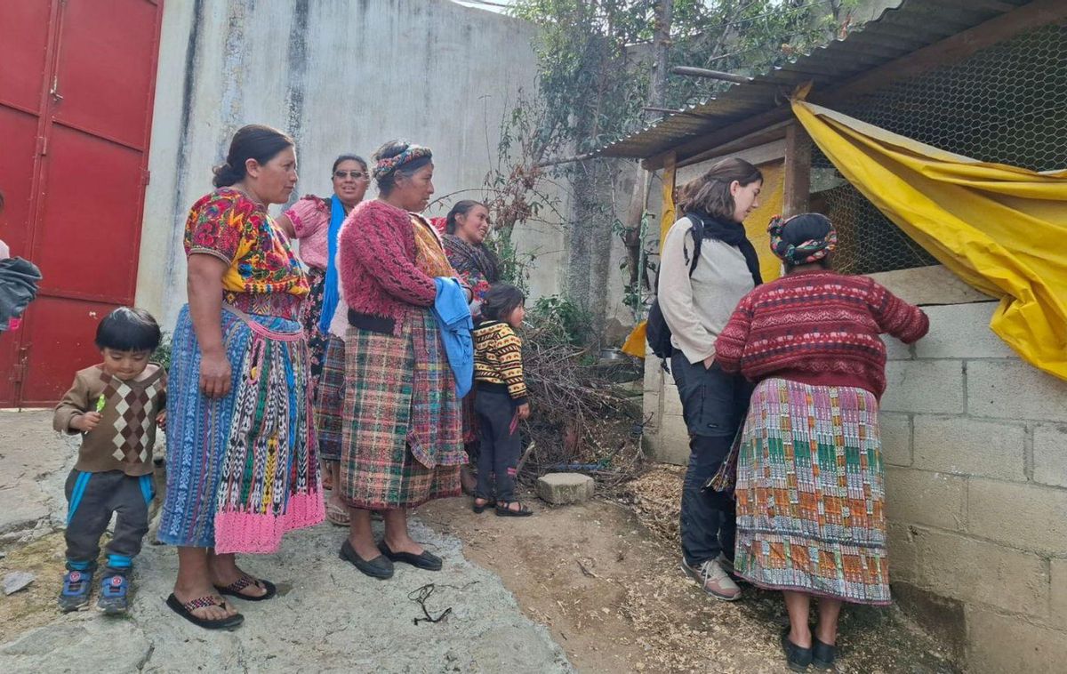 Visita parte do proxecto Siembra, onde coñeceu os fogares das mulleres participantes.