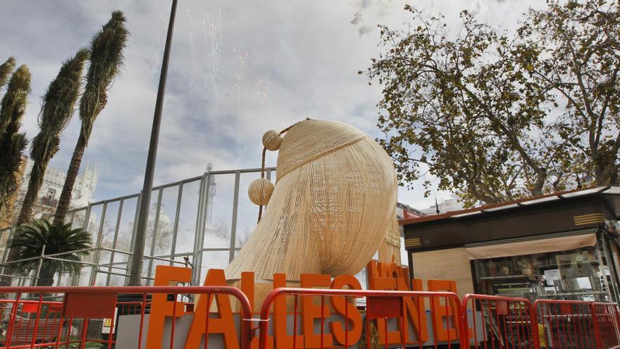 Puesto de flores durante una «mascletà» municipal.