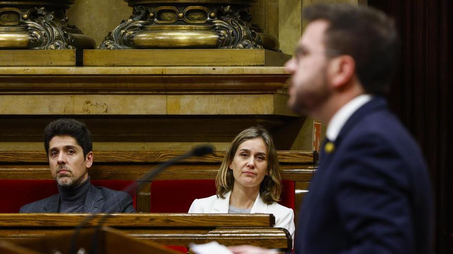 El president Aragonès y los diputados de los Comuns David Cid y Jéssica Albiach esta semana en el Parlament.