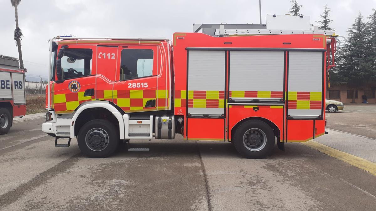 Un camión de bomberos.