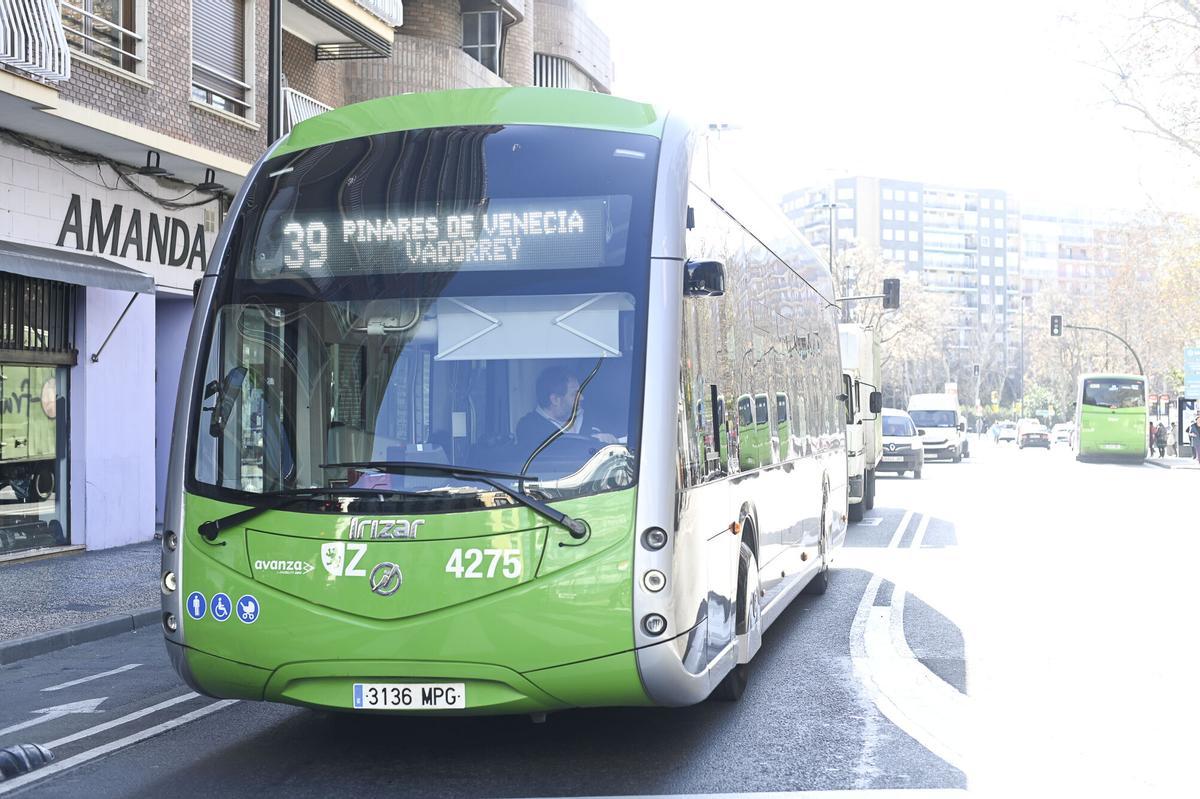 Un autobús urbano de la línea 39 en Zaragoza