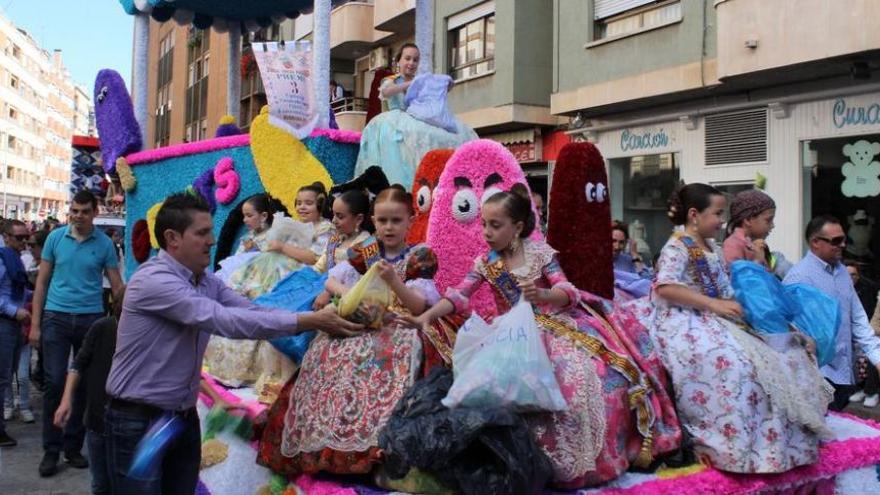 Burriana vive la Cavalcada del Ninot infantil tras aplazarse dos veces