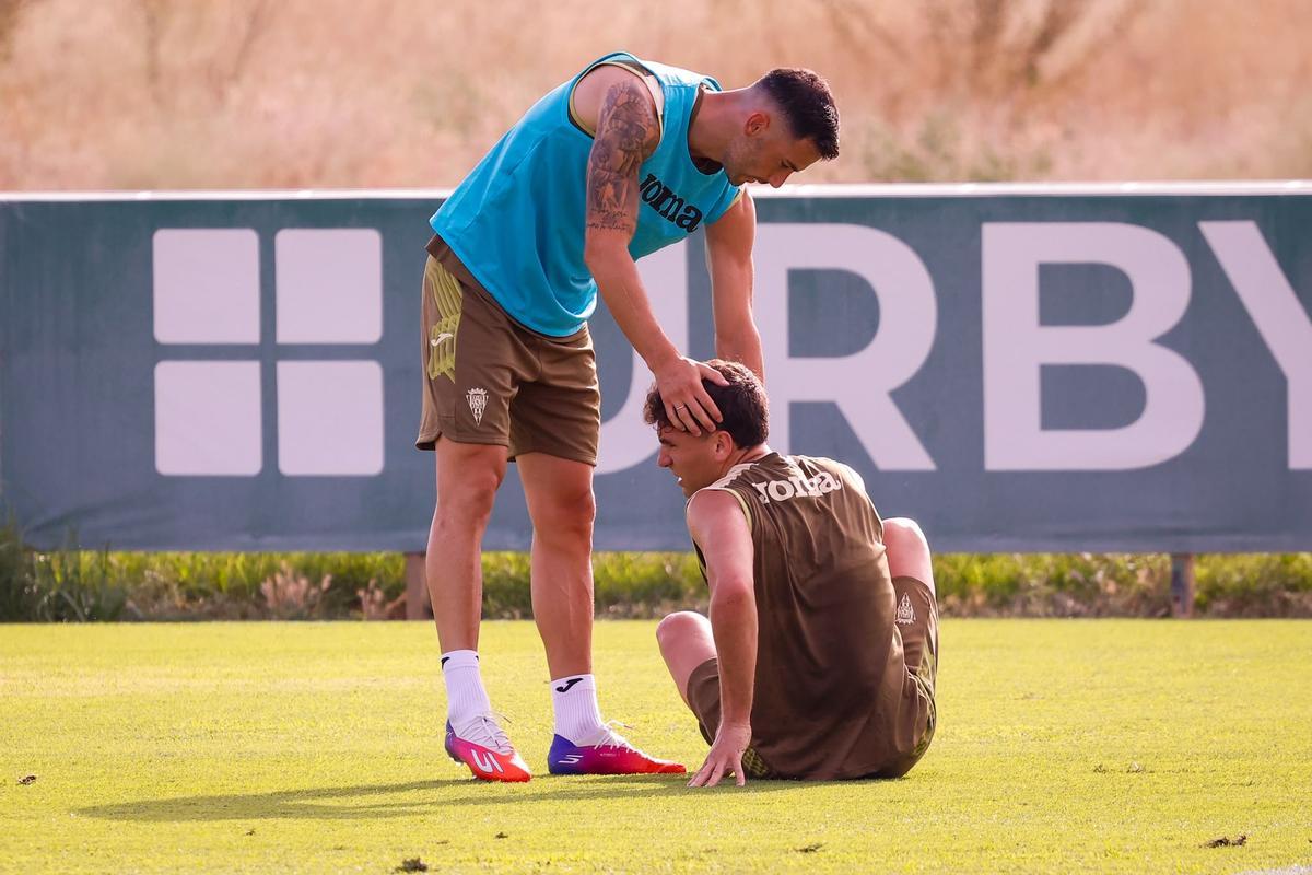 Cientos de aficionados asisten al tercer entrenamiento del Córdoba CF