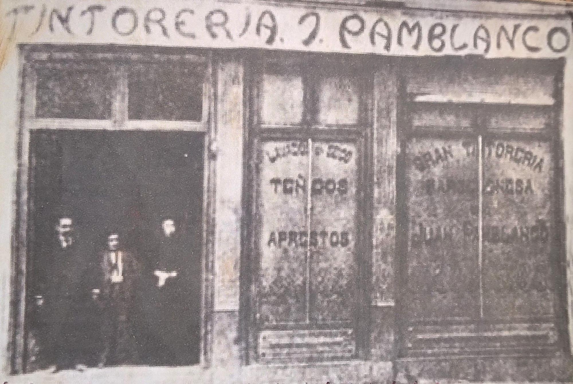 Fachada de la tienda familiar de la Rambla en la segunda década del siglo XX