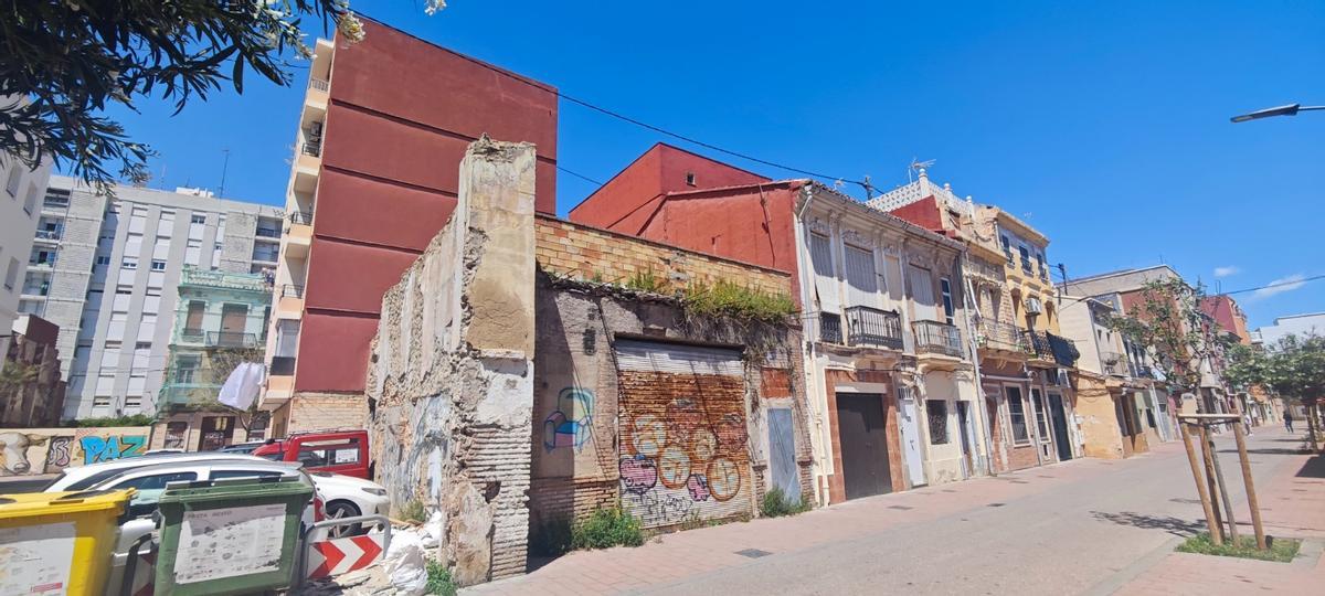 Edificio subastado en 2022 en la calle Los Ángeles