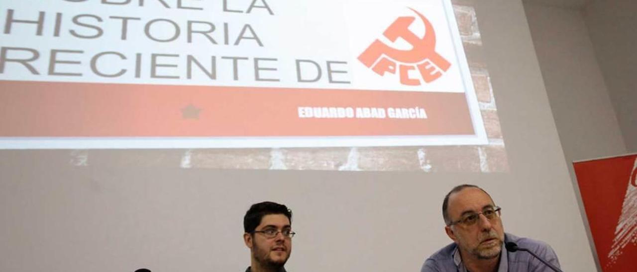 Por la izquierda, Eduardo Abad y Rubén Vega, durante la charla.