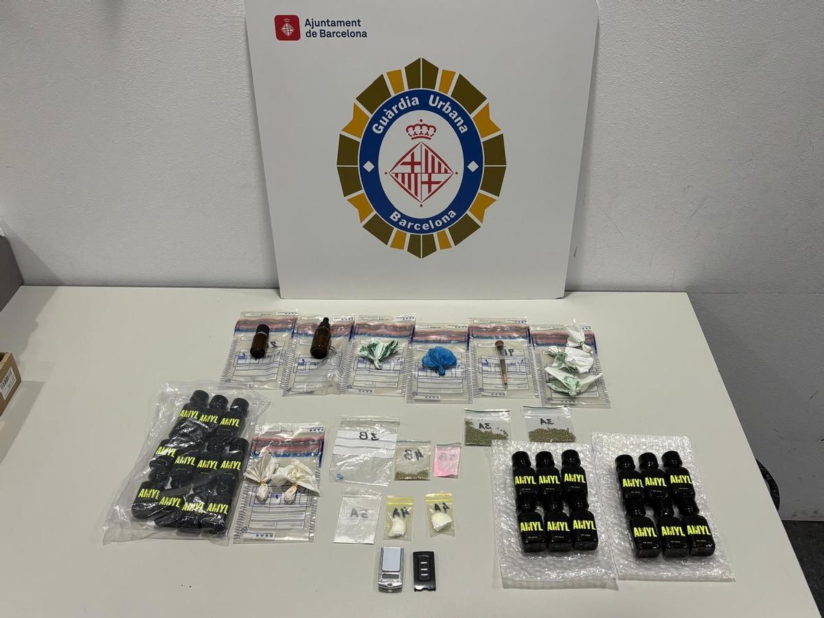 Imagen de la droga intervenida a los dos sospechosos