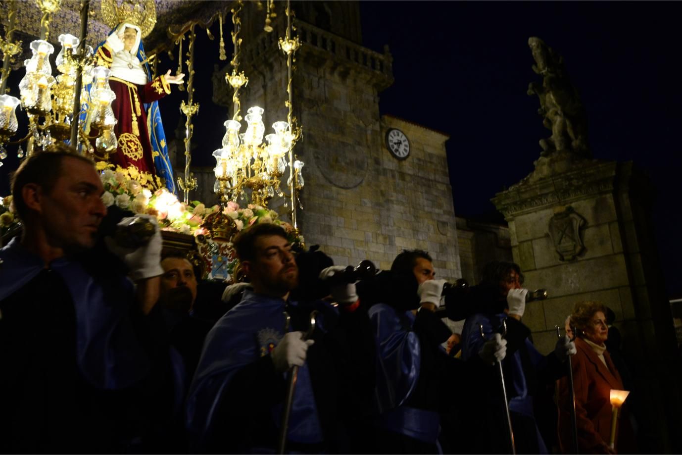 Cangas sintió el calor de la Virgen de los Dolores