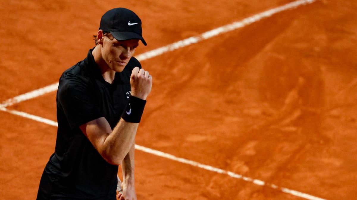 Jannik Sinner celebra un punto